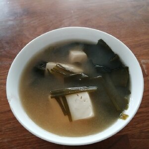 小松菜とわかめと豆腐の味噌汁